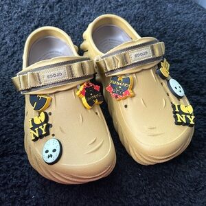 Echo Clogs in Desert Grass with Charms